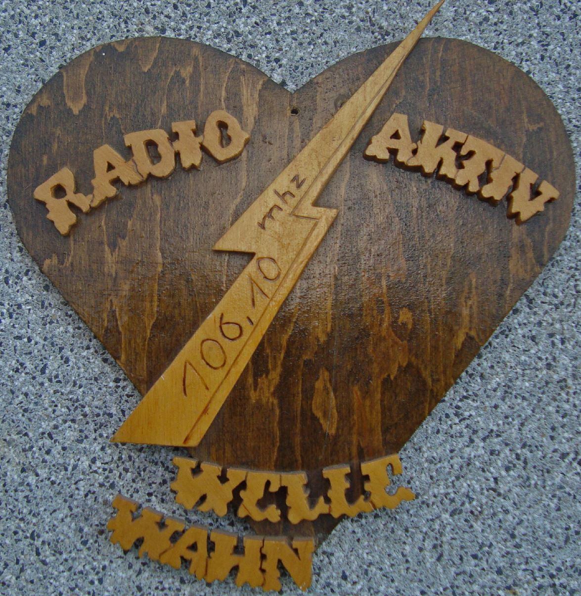 RADIO AKTIV  HÖRERGESCHENK aus gutem Holz geschnitzt ... :-)